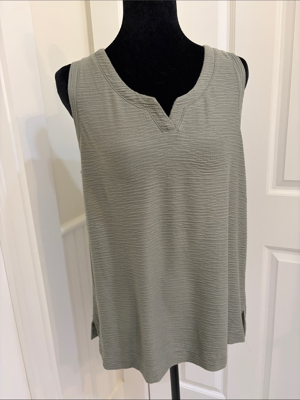 Soma Olive Green Notch-Neck Sleeveless Tank Size M